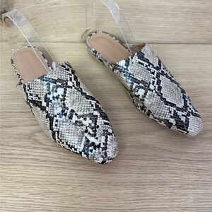Banana Republic Snake Print Mules Women's Size 7 Low‎ Heel Slides